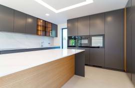 5 Bedroom Villa with Garden and Pool in Birre, Cascais