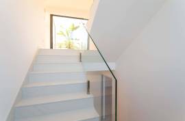 5 Bedroom Villa with Garden and Pool in Birre, Cascais