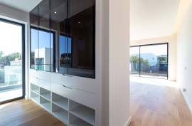 5 Bedroom Villa with Garden and Pool in Birre, Cascais