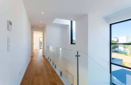 5 Bedroom Villa with Garden and Pool in Birre, Cascais