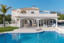 Renovated 5 Bedroom Villa with Sea Views, Pool and Large Plot near Boliqueime