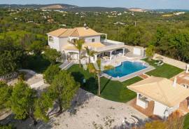 Renovated 5 Bedroom Villa with Sea Views, Pool and Large Plot near Boliqueime
