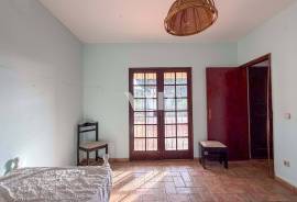 3 Bedroom Villa to Renovate with Pool in Quiet Area of Assumadinha, Vilamoura