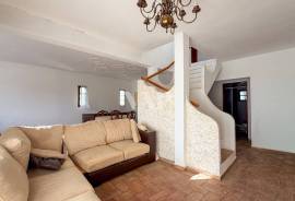 3 Bedroom Villa to Renovate with Pool in Quiet Area of Assumadinha, Vilamoura