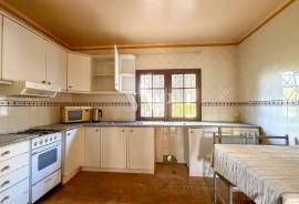 3 Bedroom Villa to Renovate with Pool in Quiet Area of Assumadinha, Vilamoura