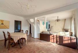 3 Bedroom Villa to Renovate with Pool in Quiet Area of Assumadinha, Vilamoura