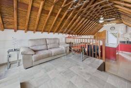Tavira centre 3 bedroom townhouse with large sun terraces