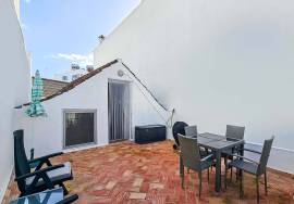 Tavira centre 3 bedroom townhouse with large sun terraces