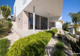 Contemporary Villa with Panoramic Lagos & Ocean Views in Cerro das Mós