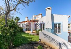 Luxury 3-Bedroom Villa in Quinta Encosta Velha, Budens with Communal Pool Access