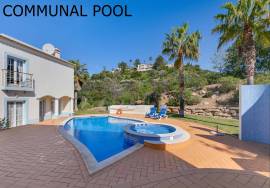 Luxury 3-Bedroom Villa in Quinta Encosta Velha, Budens with Communal Pool Access