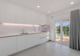 Luxury 3-Bedroom Villa in Quinta Encosta Velha, Budens with Communal Pool Access