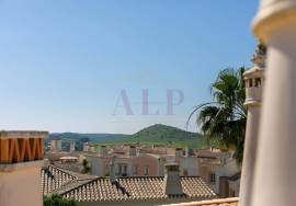Luxury 3-Bedroom Villa in Quinta Encosta Velha, Budens with Communal Pool Access