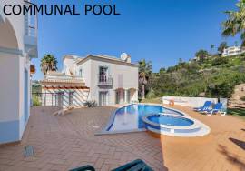 Luxury 3-Bedroom Villa in Quinta Encosta Velha, Budens with Communal Pool Access