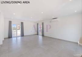 Luxury 3-Bedroom Villa in Quinta Encosta Velha, Budens with Communal Pool Access