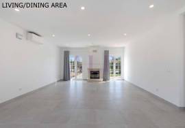Luxury 3-Bedroom Villa in Quinta Encosta Velha, Budens with Communal Pool Access