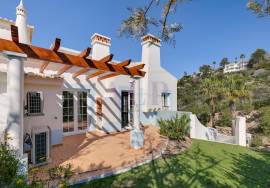 Luxury 3-Bedroom Villa in Quinta Encosta Velha, Budens with Communal Pool Access