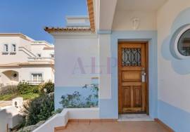 Luxury 3-Bedroom Villa in Quinta Encosta Velha, Budens with Communal Pool Access