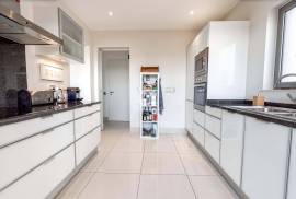 Elegant 2-Bedroom Apartment with Private Rooftop in Pine Hills