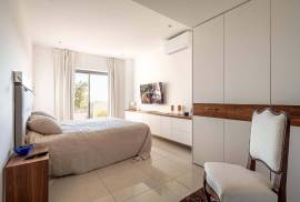 Elegant 2-Bedroom Apartment with Private Rooftop in Pine Hills