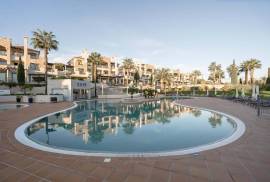Elegant 2-Bedroom Apartment with Private Rooftop in Pine Hills