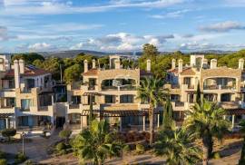 Elegant 2-Bedroom Apartment with Private Rooftop in Pine Hills