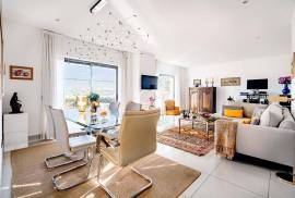 Elegant 2-Bedroom Apartment with Private Rooftop in Pine Hills