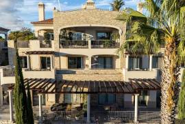 Elegant 2-Bedroom Apartment with Private Rooftop in Pine Hills