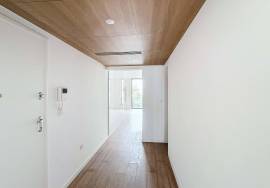 1 bedroom apartment in the area of the Constitution with two fronts