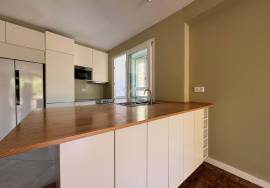 3 bedroom apartment with balcony, for rent, in Porto