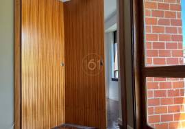 3 bedroom apartment with balcony, for rent, in Porto