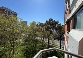 3 bedroom apartment with balcony, for rent, in Porto
