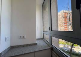 3 bedroom apartment with balcony, for rent, in Porto
