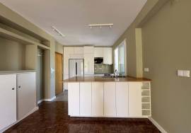 3 bedroom apartment with balcony, for rent, in Porto