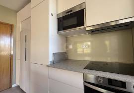 3 bedroom apartment with balcony, for rent, in Porto