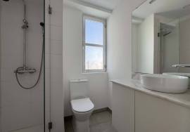 3 bedroom apartment with balcony, for rent, in Porto