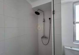 3 bedroom apartment with balcony, for rent, in Porto