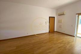 2 Bedroom Apartment with Balcony – Vale de Rãs