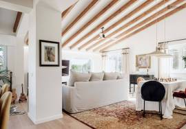 Stylish Renovated 3 Bedroom Villa with Panoramic Views in Alvor
