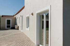 Stylish Renovated 3 Bedroom Villa with Panoramic Views in Alvor