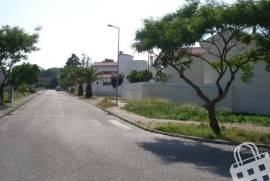 Opportunity! Plots of land with construction area 350m2, in flat and quiet area.  Large Navy City Center.