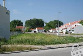 Opportunity! Plots of land with construction area 350m2, in flat and quiet area.  Large Navy City Center.