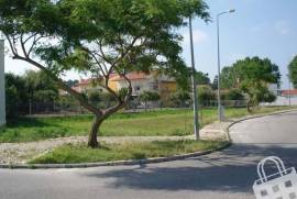 Opportunity! Plots of land with construction area 350m2, in flat and quiet area.  Large Navy City Center.