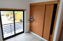 Spacious Five-Bedroom Villa in Laranjeiro e Feijó