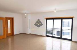 Spacious Five-Bedroom Villa in Laranjeiro e Feijó