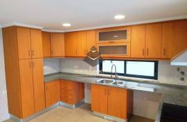 Spacious Five-Bedroom Villa in Laranjeiro e Feijó