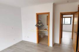 Spacious Five-Bedroom Villa in Laranjeiro e Feijó