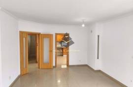 Spacious Five-Bedroom Villa in Laranjeiro e Feijó