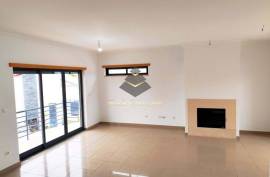 Spacious Five-Bedroom Villa in Laranjeiro e Feijó