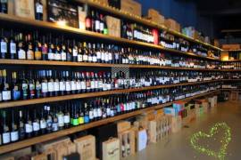 SHOP + WAREHOUSE IN FUNCHAL